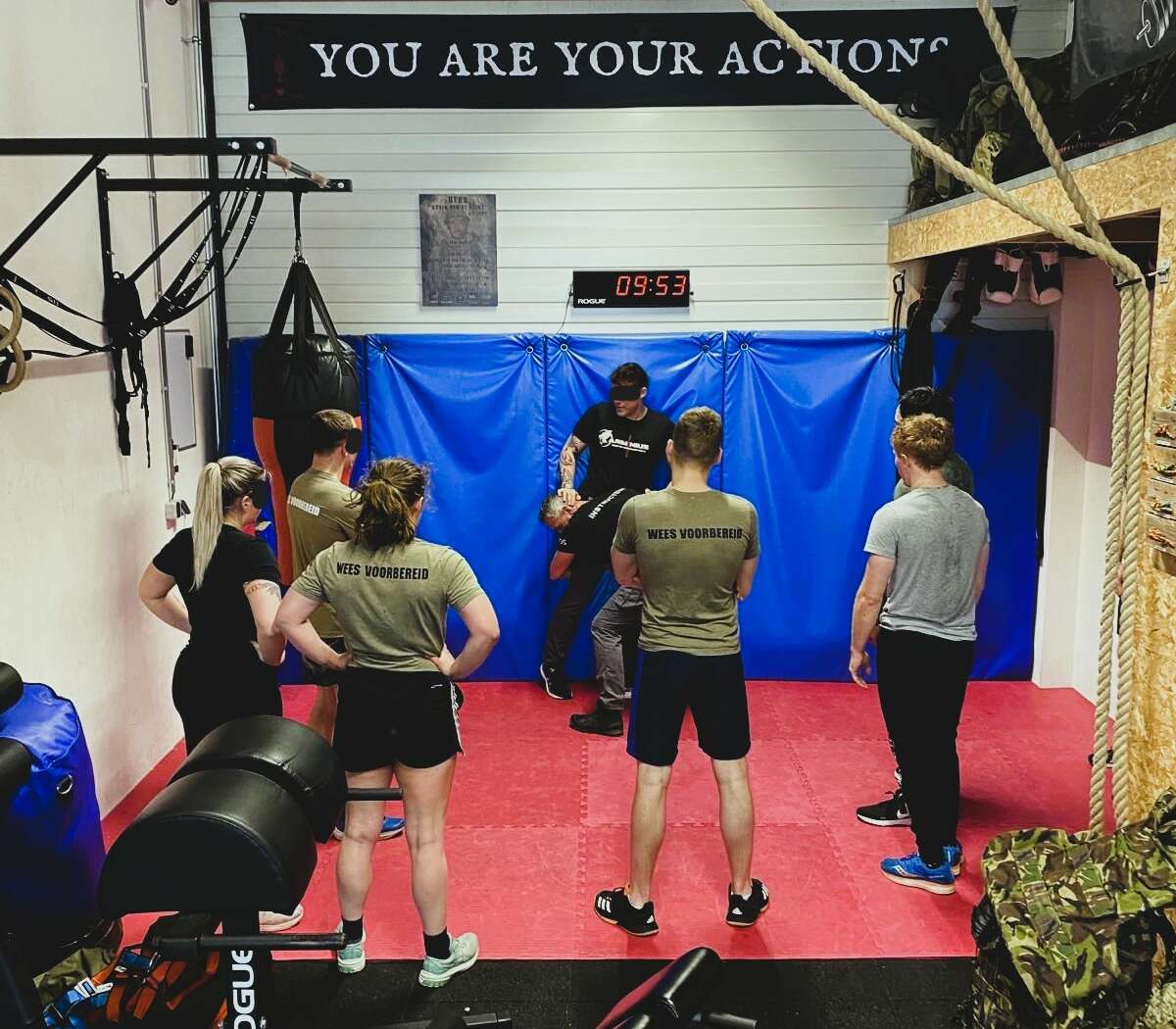 Deelnemers tijdens begeleide training van het Tactical Athlete Program